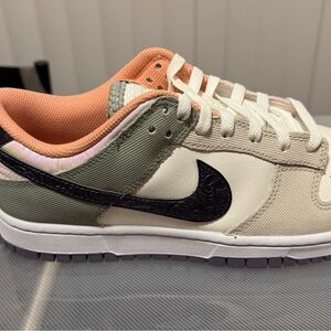 Nike Cream and Green Sneakers with Black Swoosh